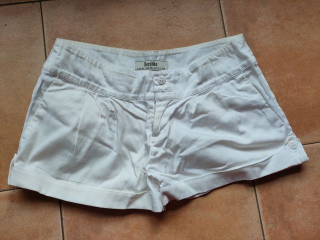 shorts blancos de Bershka