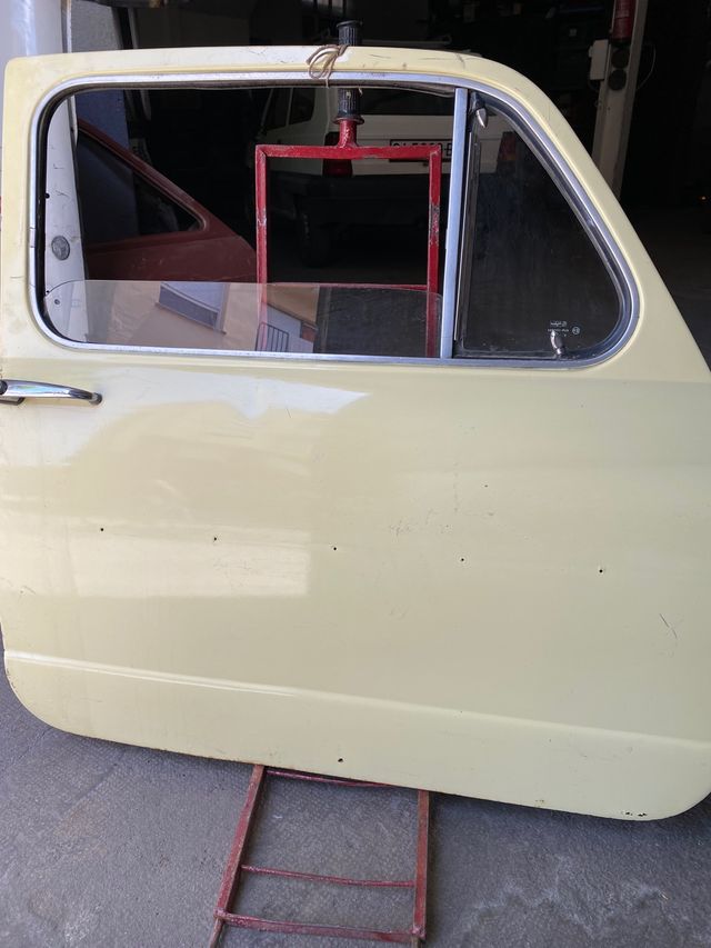 Porton derecho Seat 600L y más piezas de 600L/E/D