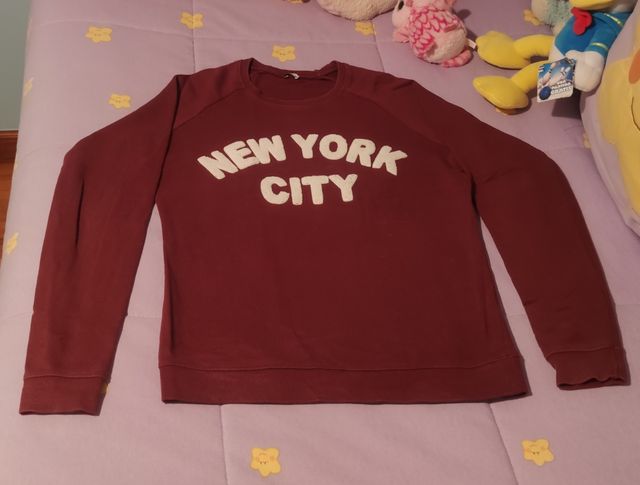 Sudadera Granate con letras en beige