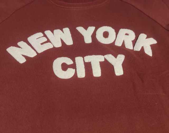 Sudadera Granate con letras en beige