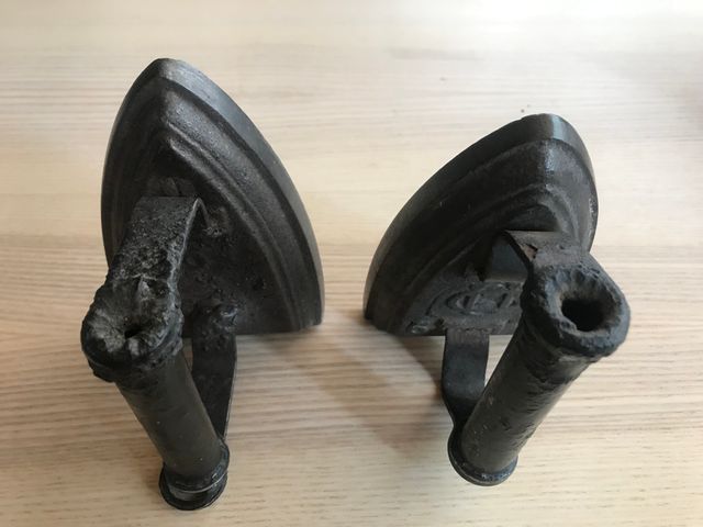 2 Planchas de hierro fundido principios siglo XX