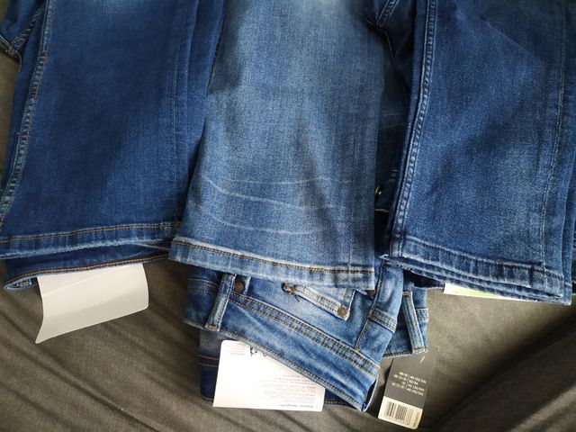 Pantalones vaqueros A ESTRENAR