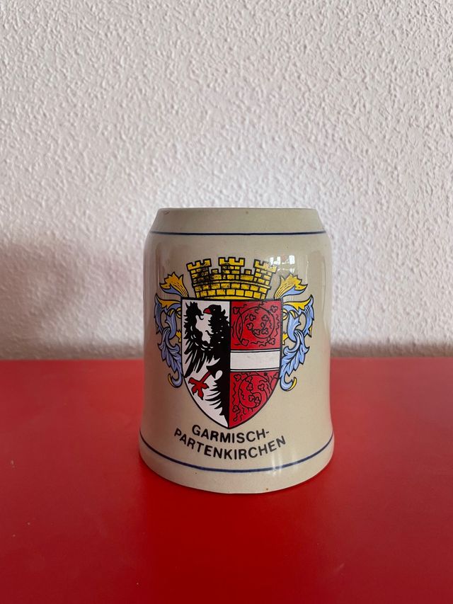 2 TAZAS DE CERVEZA DE ORIGEN ALEMÁN