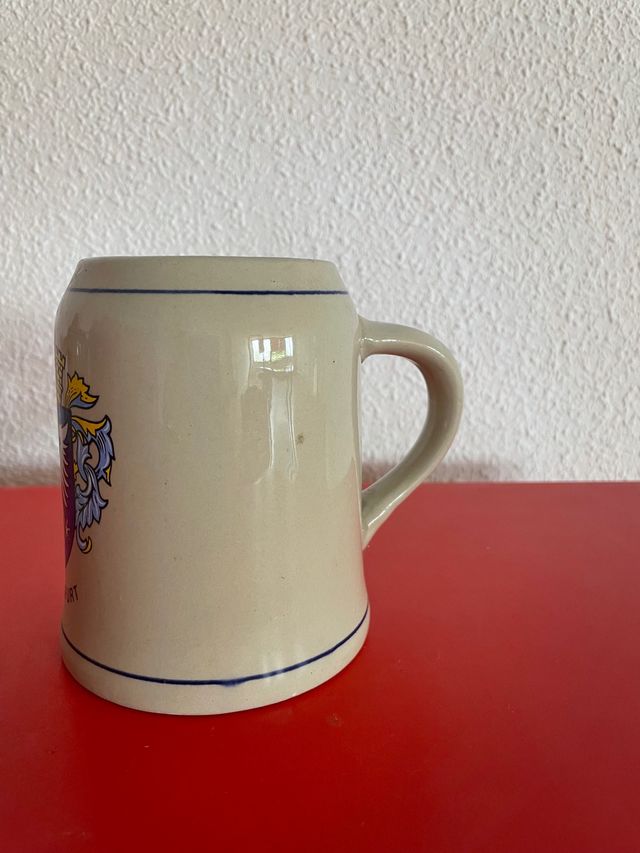2 TAZAS DE CERVEZA DE ORIGEN ALEMÁN