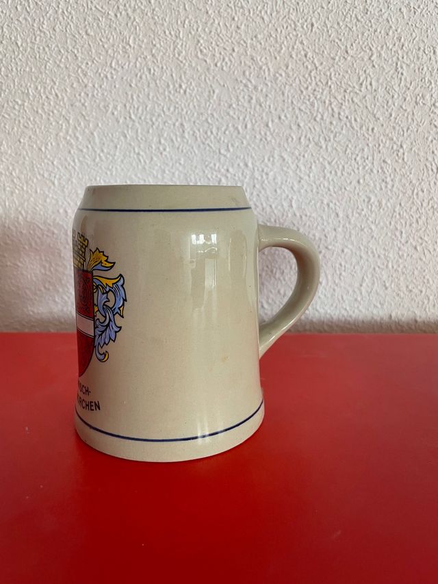 2 TAZAS DE CERVEZA DE ORIGEN ALEMÁN