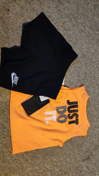 Chándal Nike naranja Negro 12 meses de segunda mano por 25 EUR en Madrid en  WALLAPOP