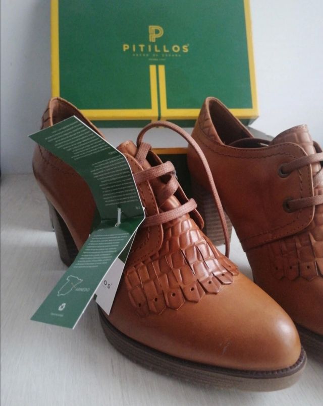 Zapatos tacón Pitillos.