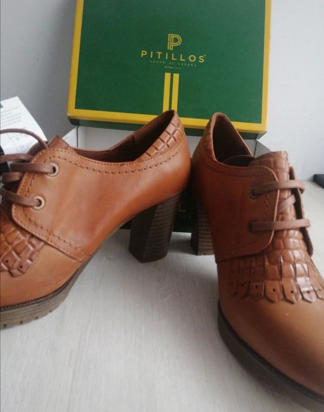 Zapatos tacón Pitillos.