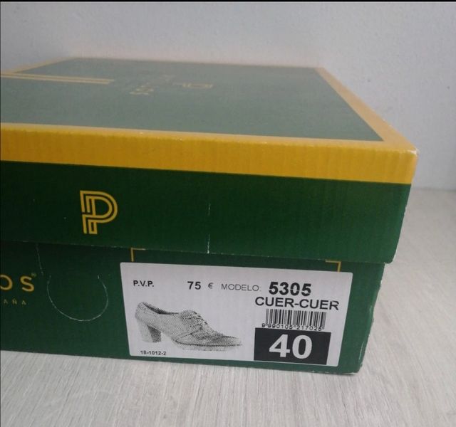 Zapatos tacón Pitillos.