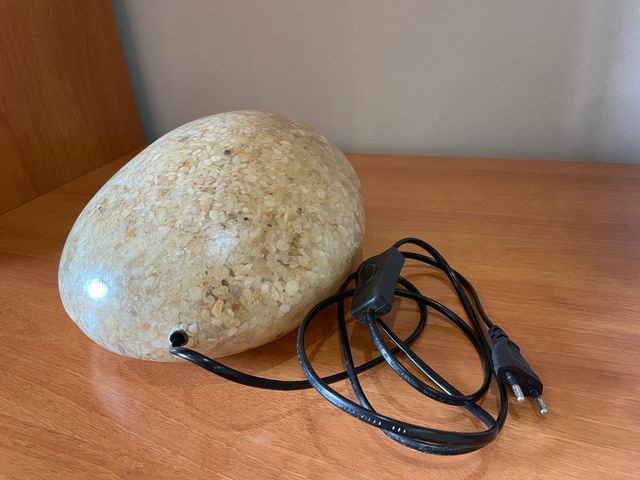 Lámpara de piedras pequeñas