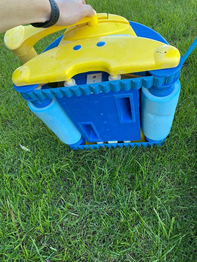 Limpiafondos Typhoon CTX 