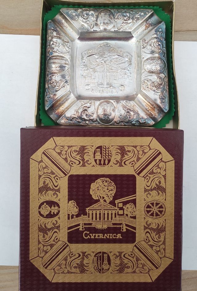 Cenicero metálico vintage