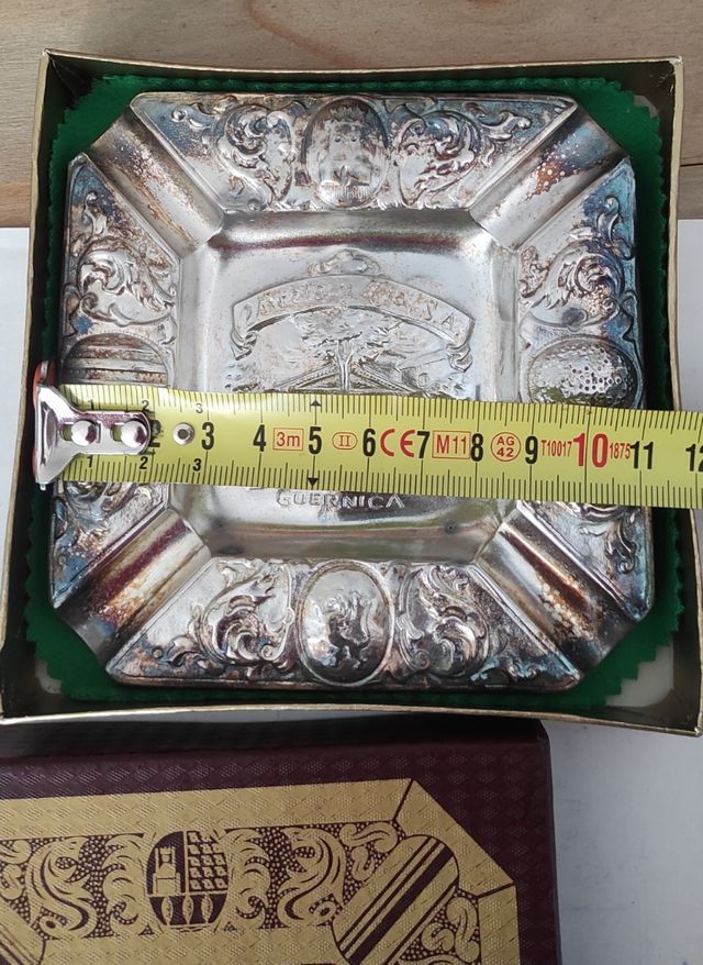 Cenicero metálico vintage