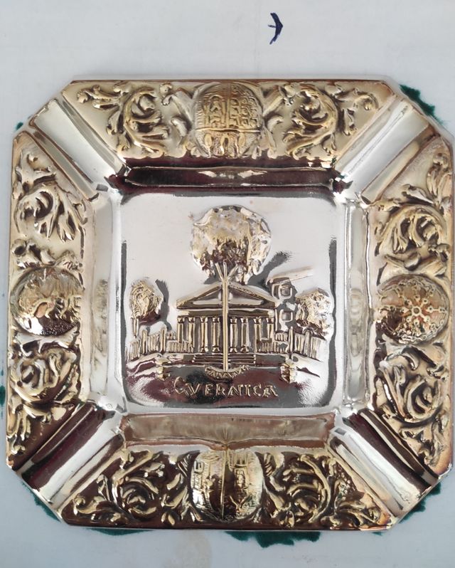 Cenicero metálico vintage