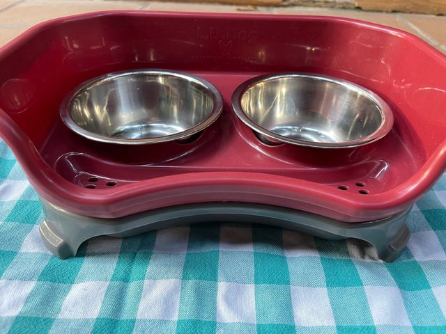 Pratico alimentatore con vassoio 