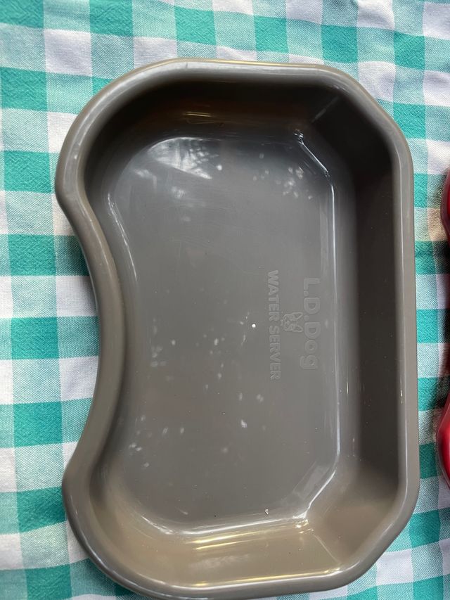 Pratico alimentatore con vassoio 