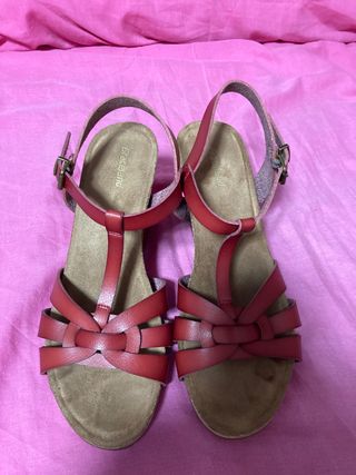 Sandalias de cuña rojas de segunda mano en WALLAPOP
