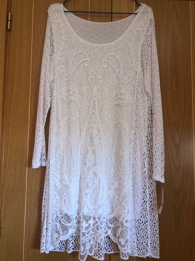 Vestido de encaje, nuevo, a estrenar.