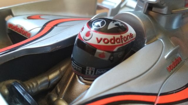 Coche Majorette Vodafone McLaren Mercedes Alonso