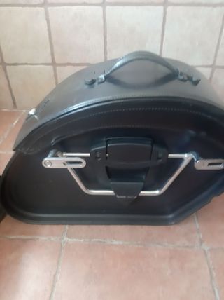 Alforjas rígidas custom de segunda mano por 190 EUR en Fuengirola en  WALLAPOP