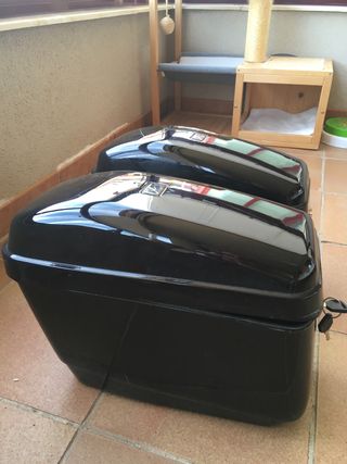 Alforjas rigidas moto de segunda mano por 65 EUR en Almería en WALLAPOP