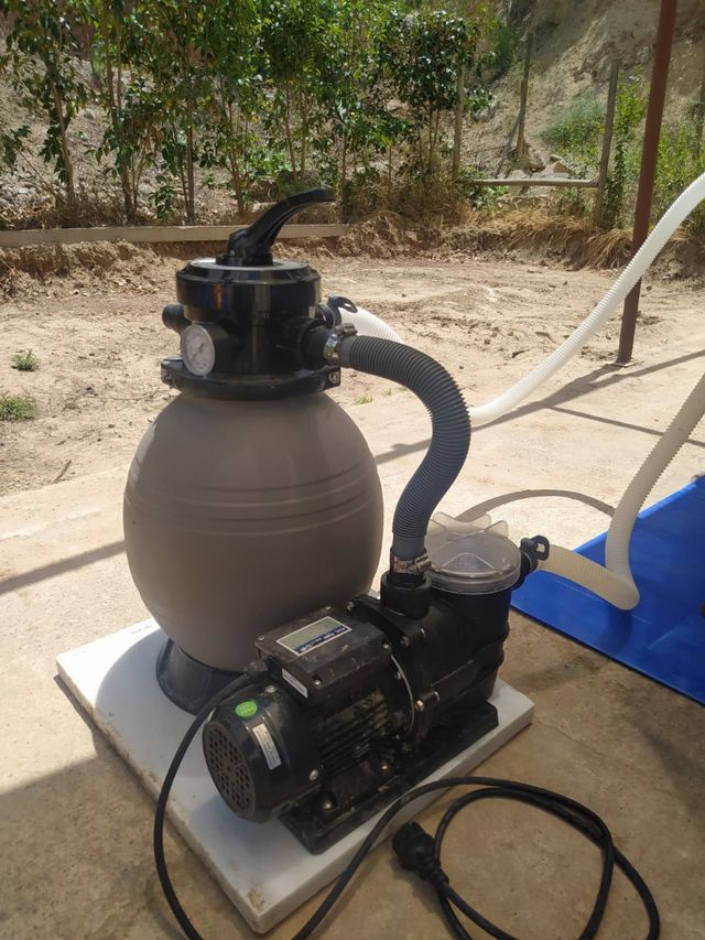 Piscina, filtro de arena y accesorios