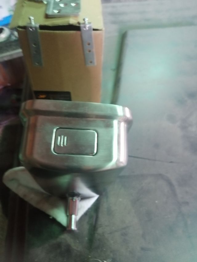 DISPENDADOR DE JABON Y PORTARROLLOS HOSTELERÍA