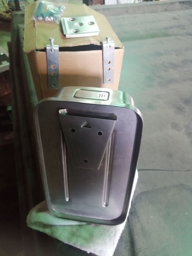 DISPENDADOR DE JABON Y PORTARROLLOS HOSTELERÍA