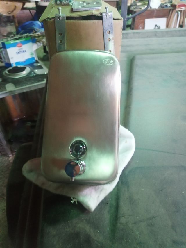 DISPENDADOR DE JABON Y PORTARROLLOS HOSTELERÍA