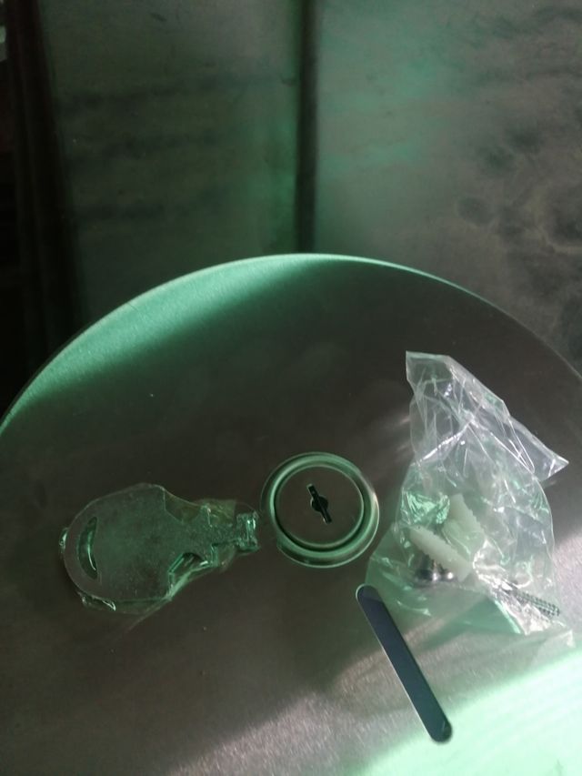 DISPENDADOR DE JABON Y PORTARROLLOS HOSTELERÍA