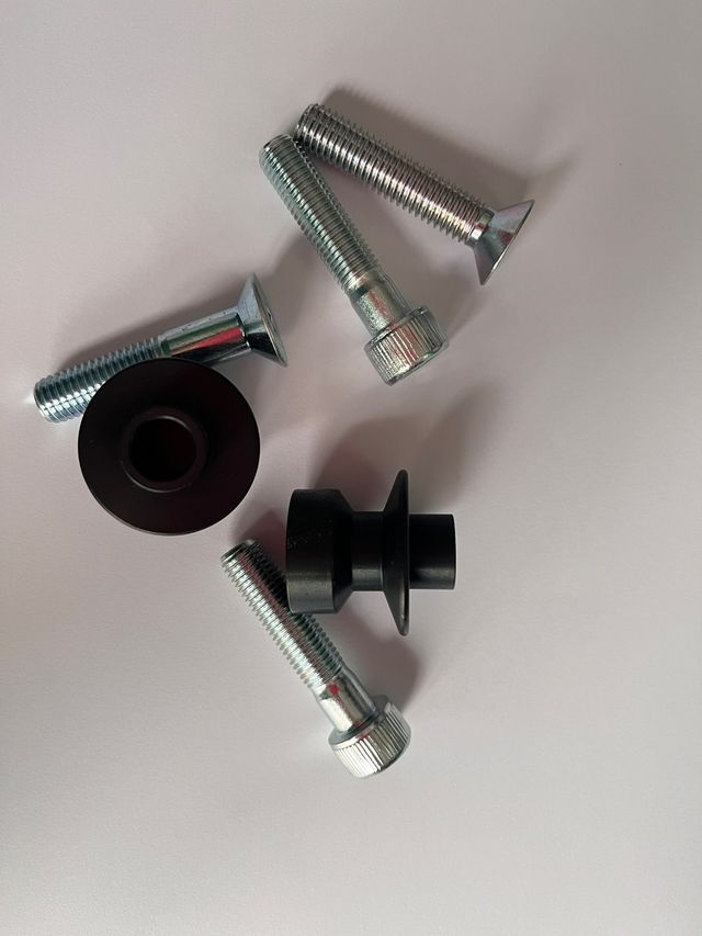 ADAPTADOR FIJACIÓN CABALLETE KTM 390