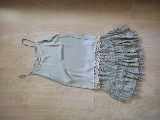 Conjunto falda romántica de encaje y top lencero