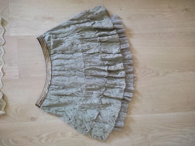 Conjunto falda romántica de encaje y top lencero