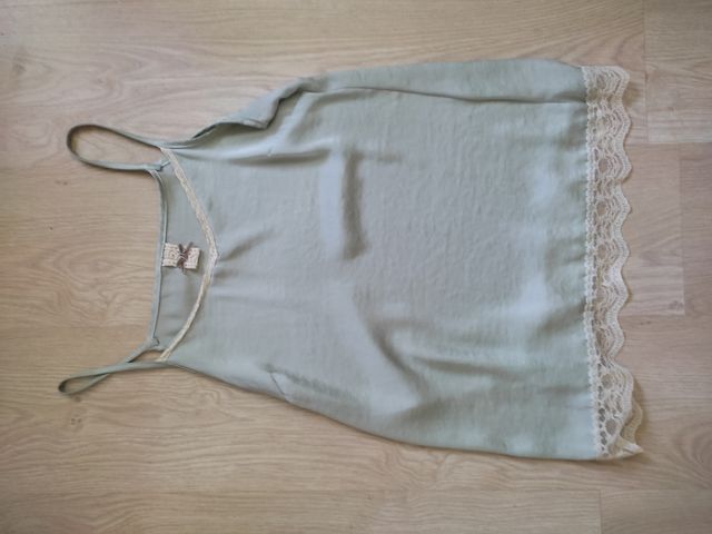 Conjunto falda romántica de encaje y top lencero