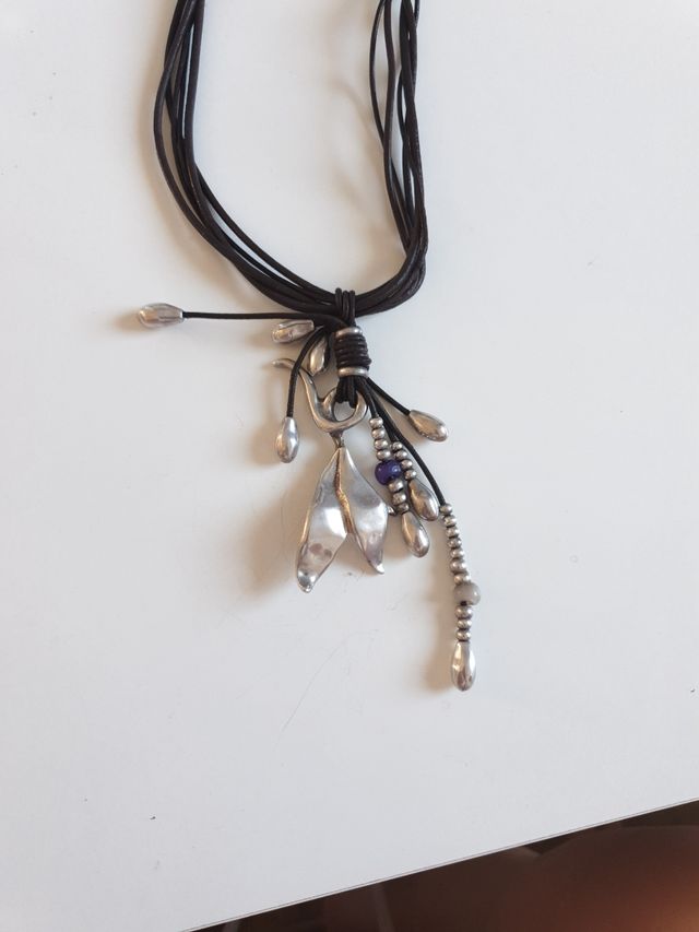 Collar de cuero y plata, Uno de 50