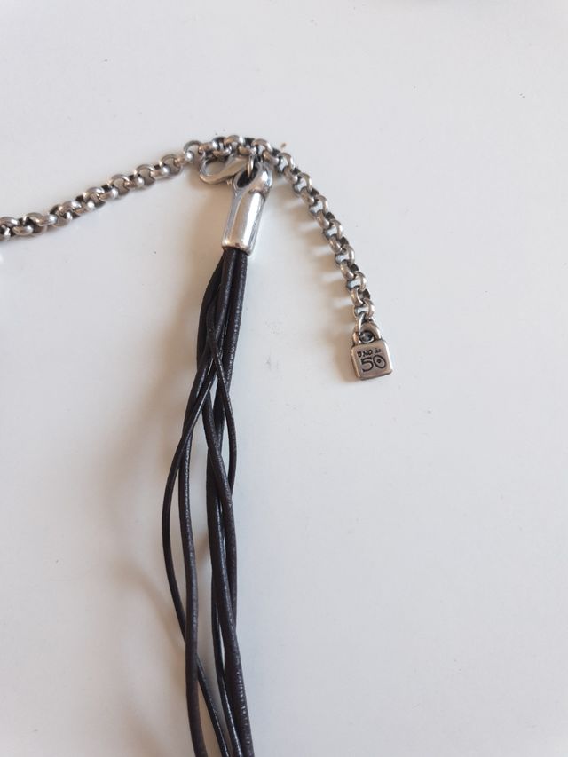 Collar de cuero y plata, Uno de 50