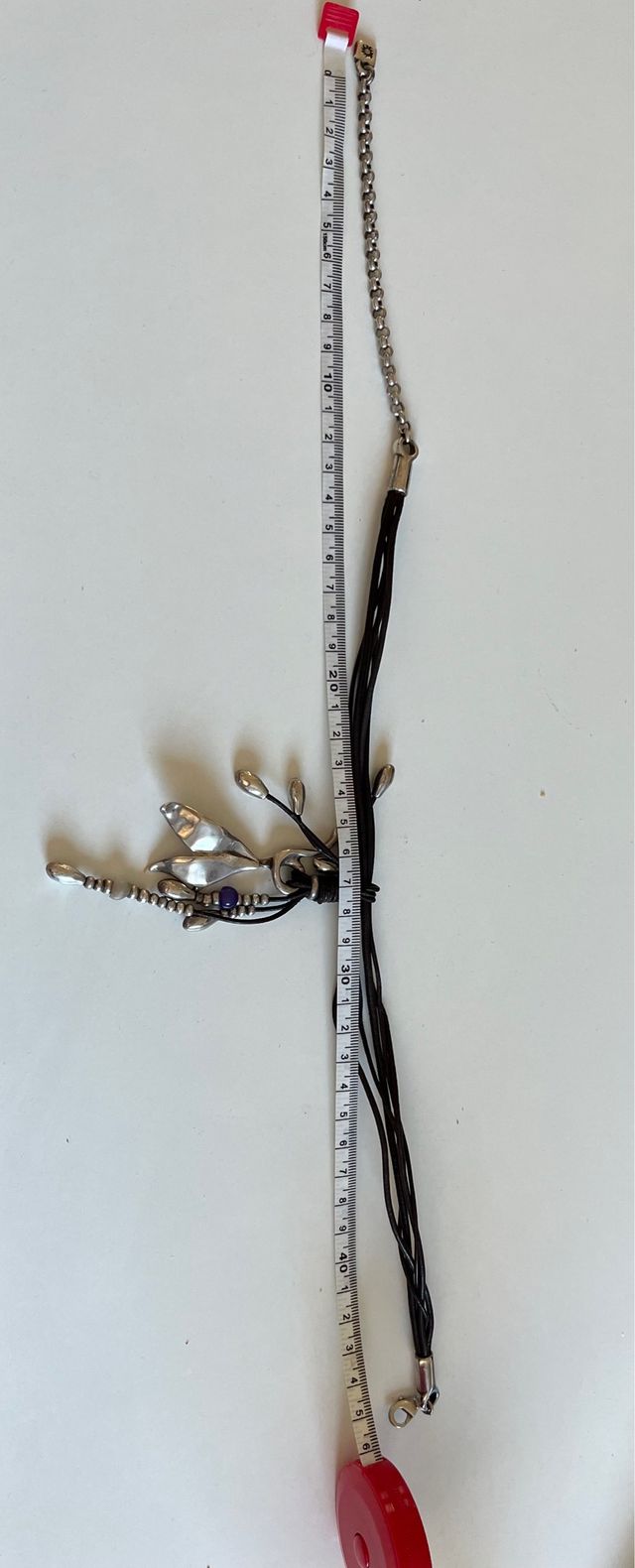 Collar de cuero y plata, Uno de 50