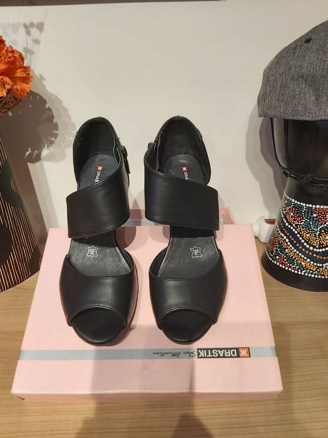 SANDALIAS DE PIEL, N. 37