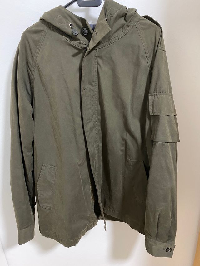 Chaqueta larga con capucha Peyton. Verde caqui.