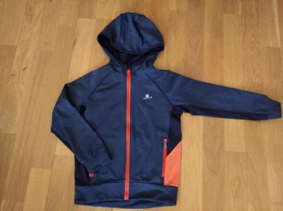 Sudadera niño Decathlon talla 5 de segunda mano por 4 EUR en Urbanizacion  La Granjilla en WALLAPOP