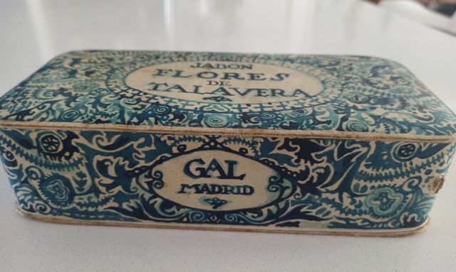 caja de cartón antigua