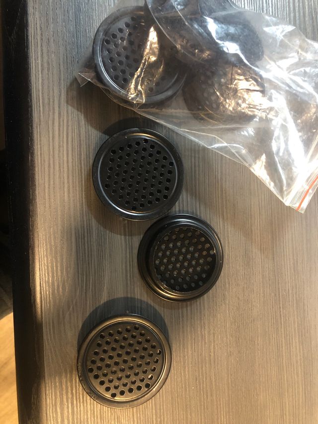 Tapas respiradero metálica negras