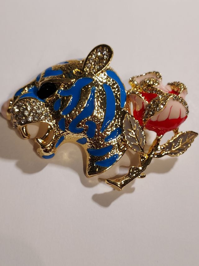 Broche de tigre y rosa 🌹 con brillantes original