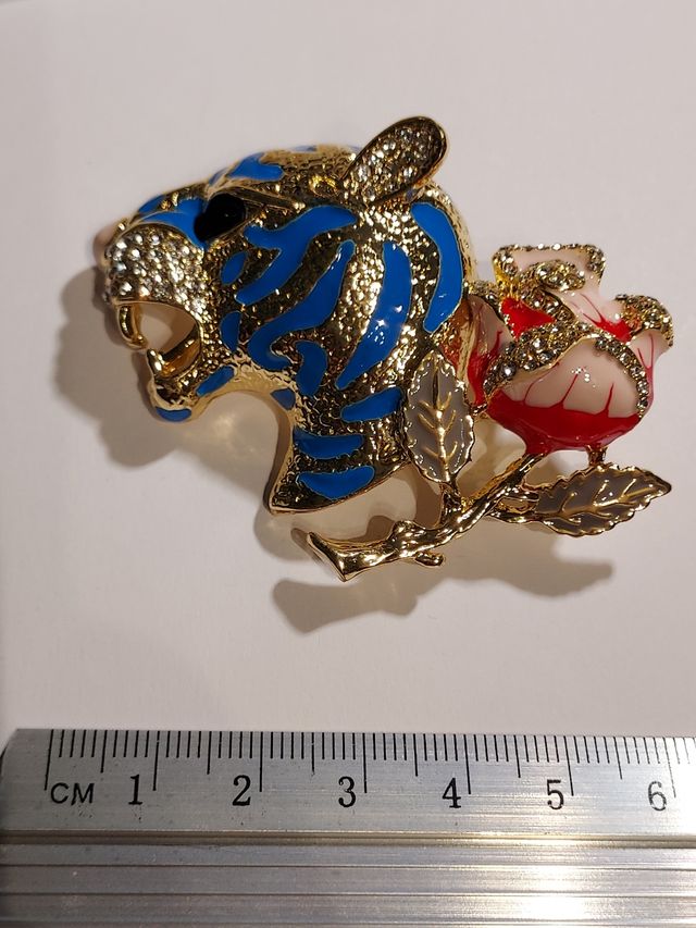 Broche de tigre y rosa 🌹 con brillantes original