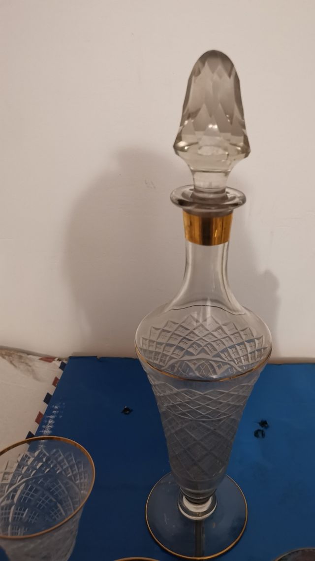 Juego 2 copas y licorera.