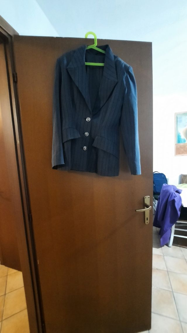 Cappotto verde abbinato con il pantalone 