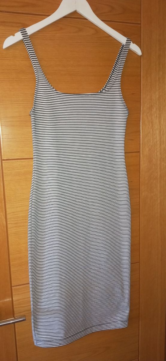 vestido de tirantes a rayas