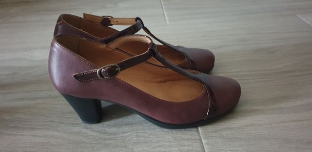 salón tacón de piel