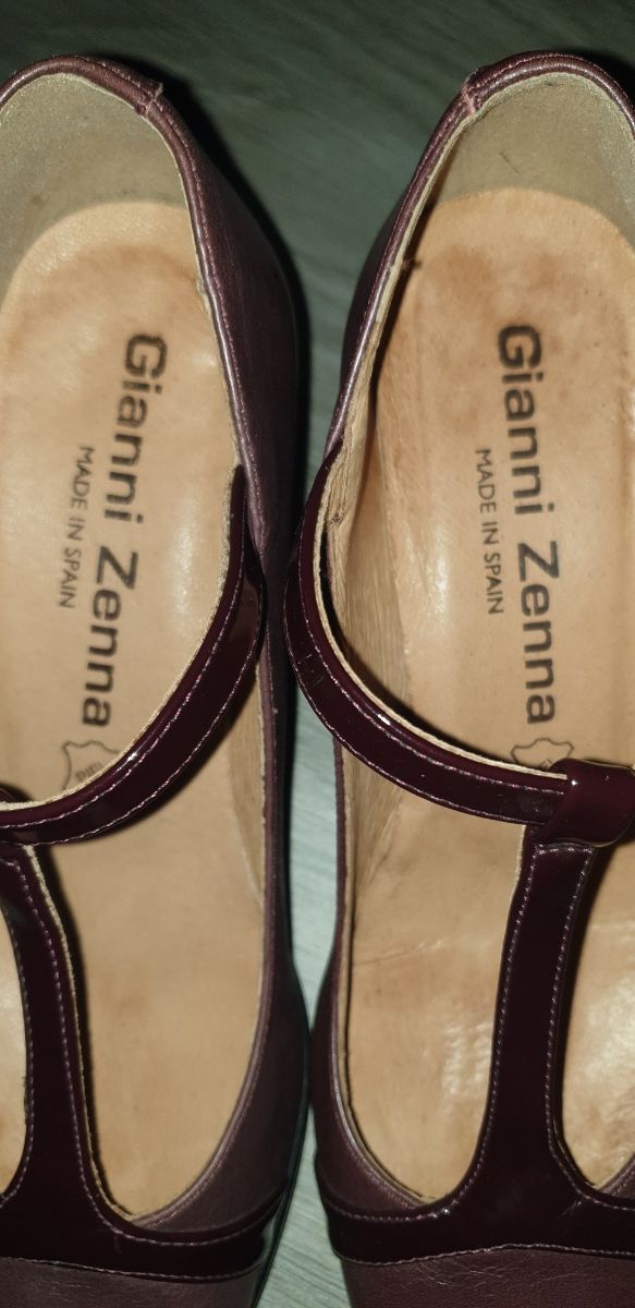 salón tacón de piel