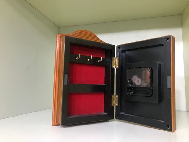 Colgador de llaves entrada con reloj